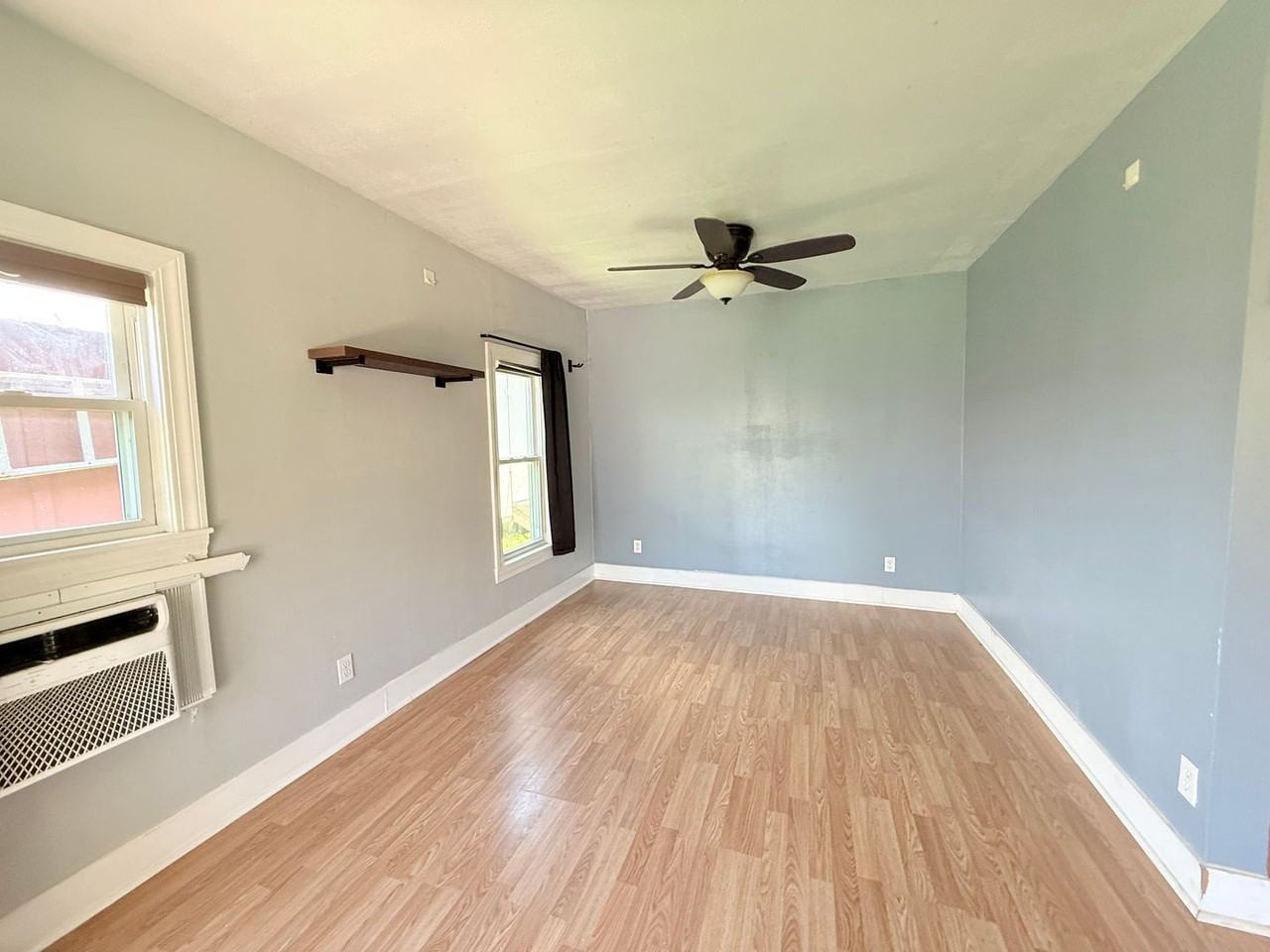 209 S Quebec Ave - Photo 2 of 10
