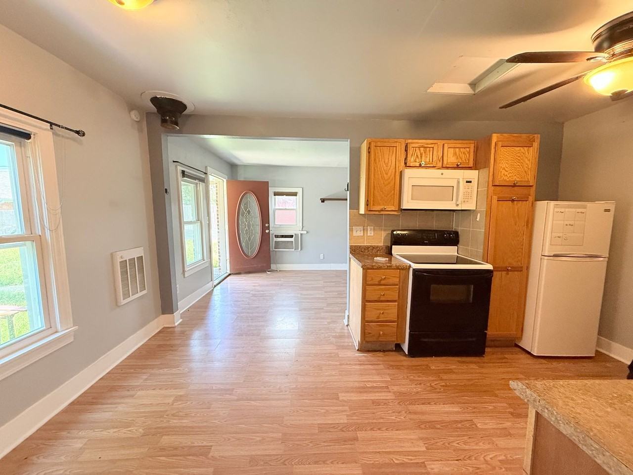 209 S Quebec Ave - Photo 3 of 10