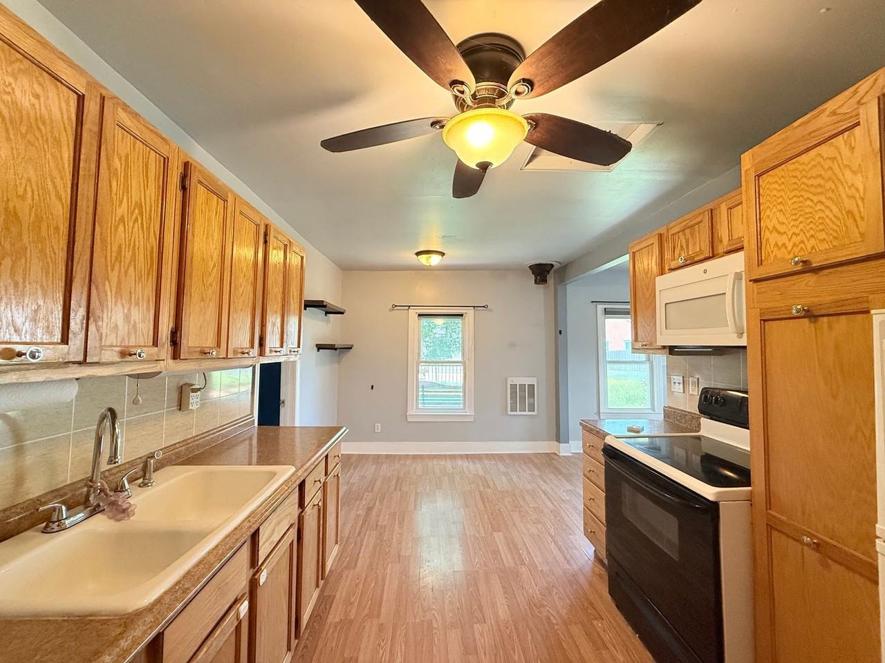209 S Quebec Ave - Photo 7 of 10