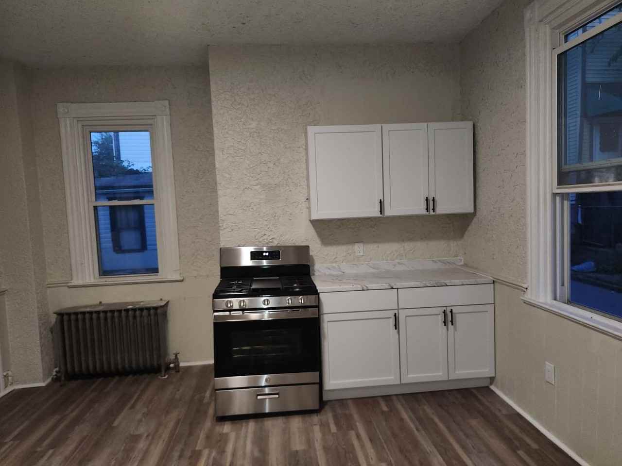211 Walter St - Photo 3 of 20