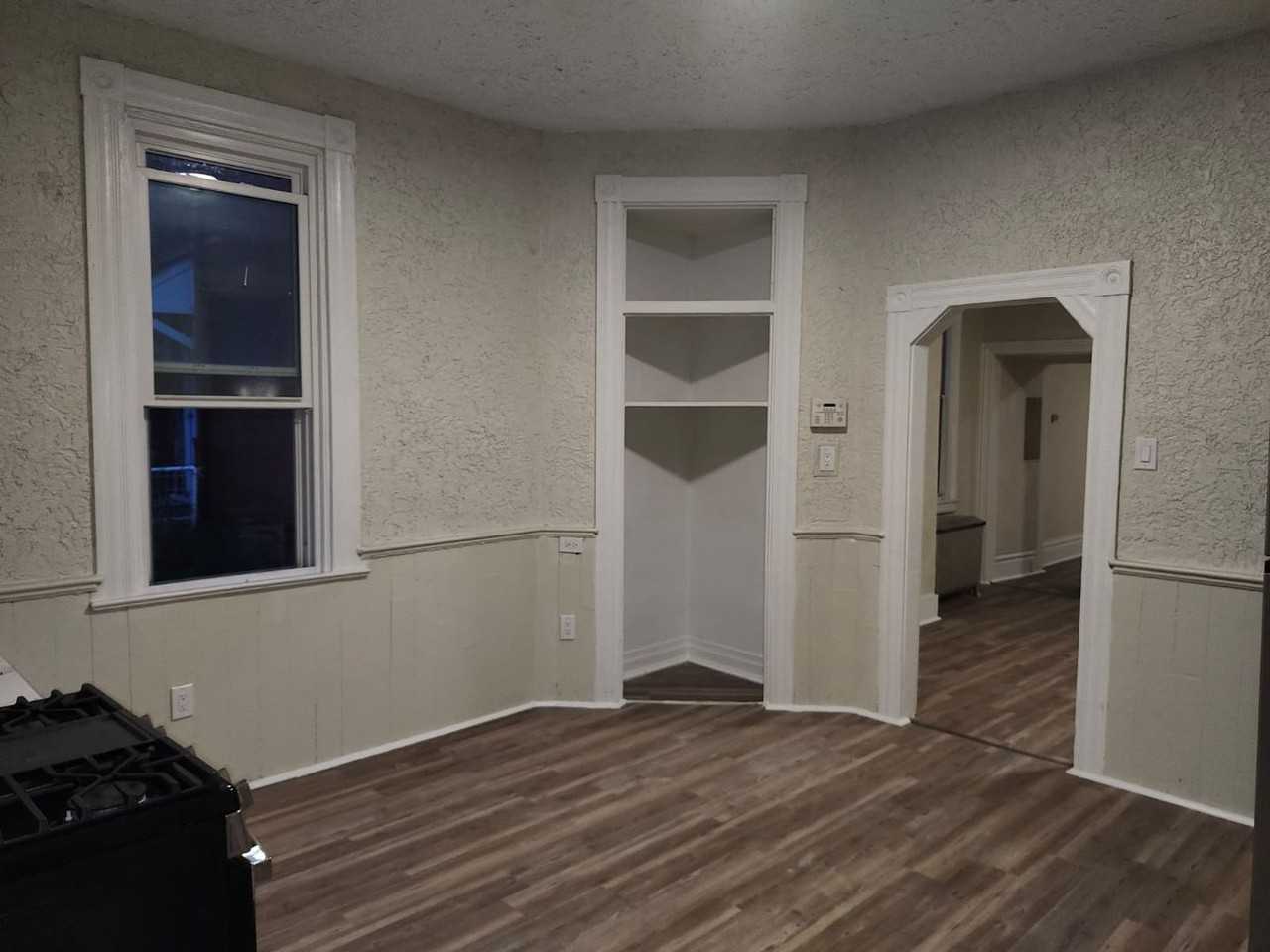 211 Walter St - Photo 5 of 20