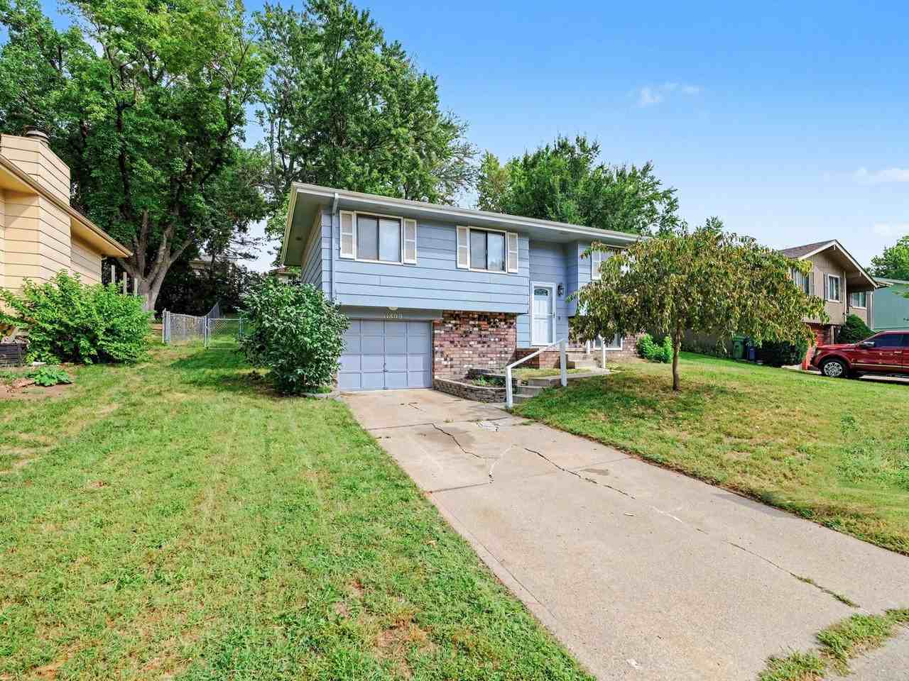 11809 S 34th St - Photo 2 of 17