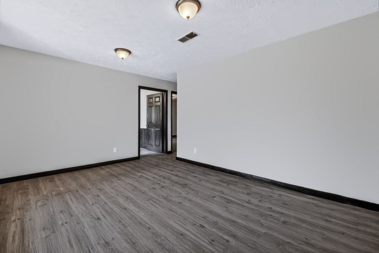1001 Alpine Ct - Photo 3 of 13