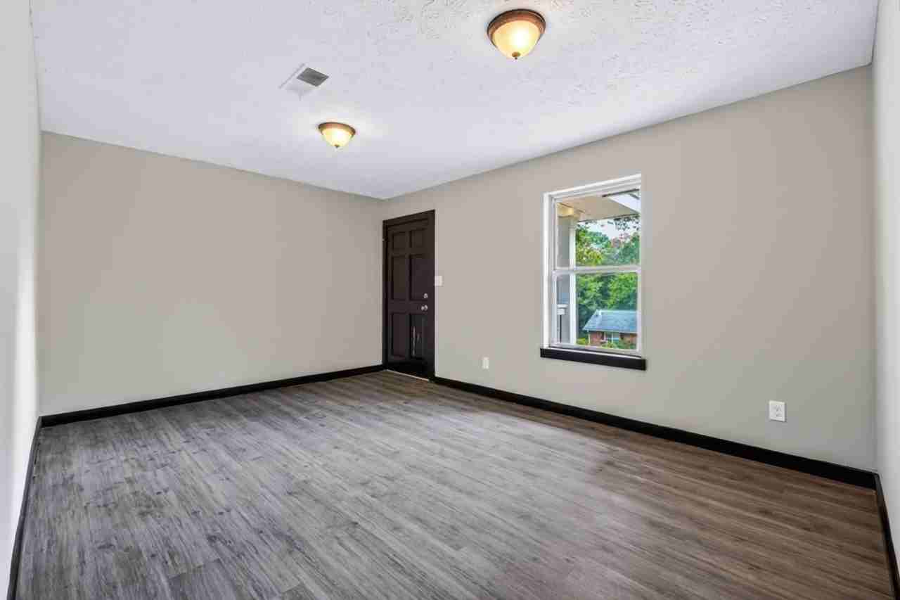 1001 Alpine Ct - Photo 4 of 13