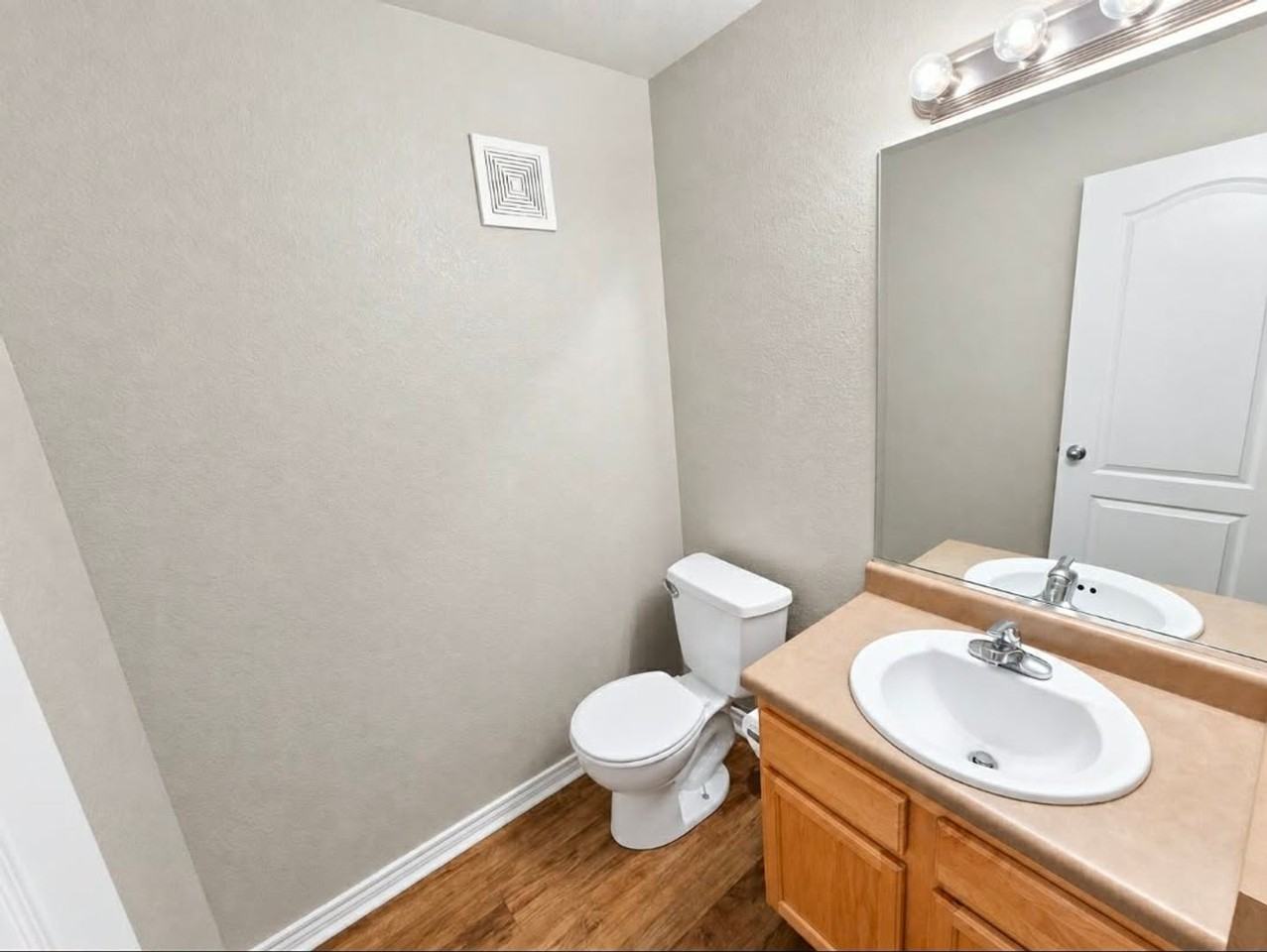 5551 29th St - Photo 7 of 22