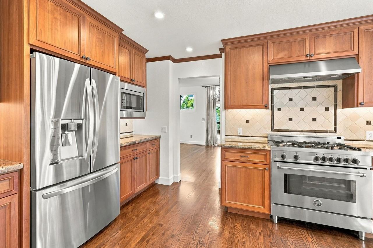25 Biscayne Ct - Photo 2 of 50