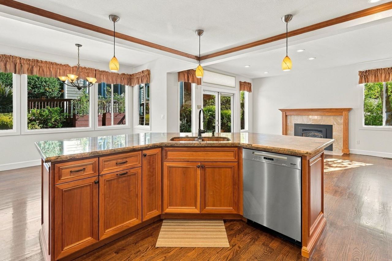25 Biscayne Ct - Photo 5 of 50