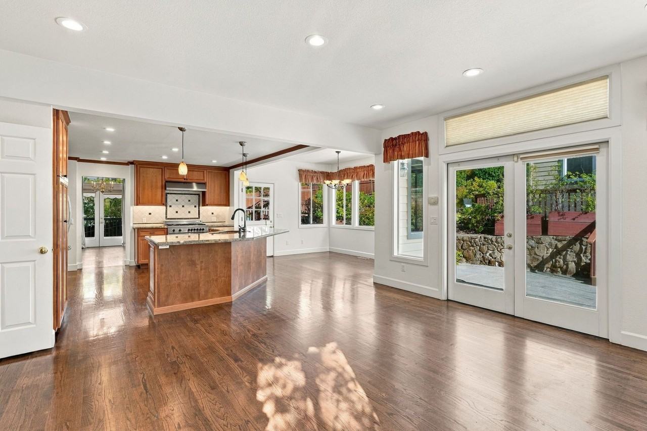 25 Biscayne Ct - Photo 7 of 50