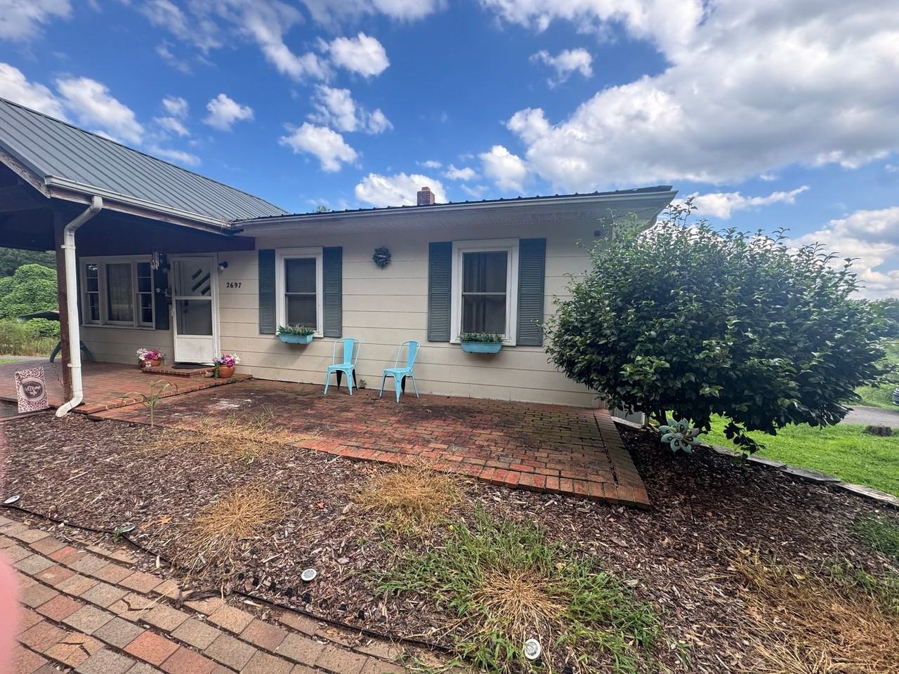 2697 Spears Rd - Photo 2 of 3