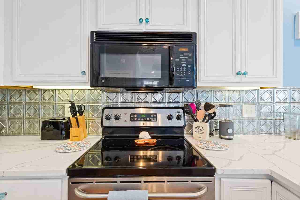 670 2nd Ave N - Photo 3 of 30