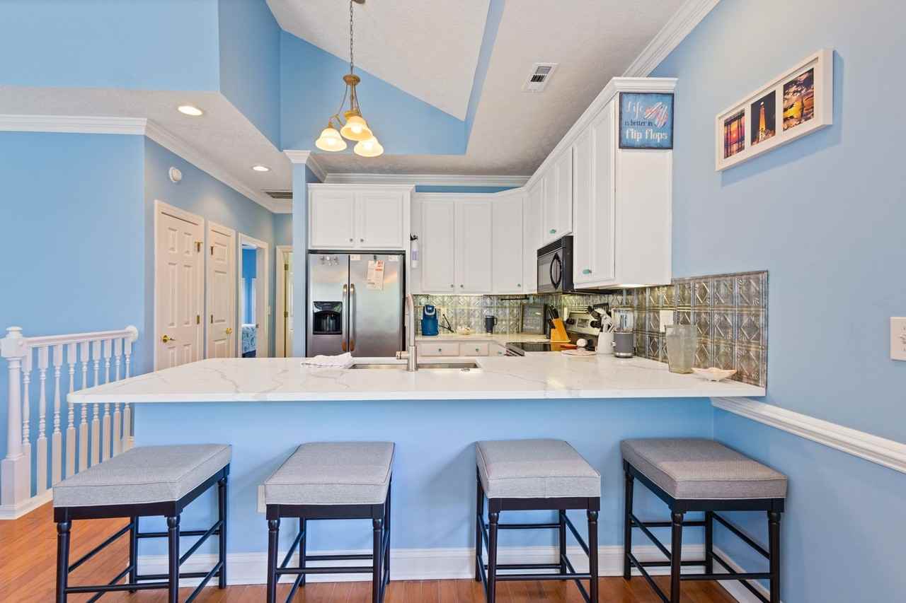 670 2nd Ave N - Photo 5 of 30