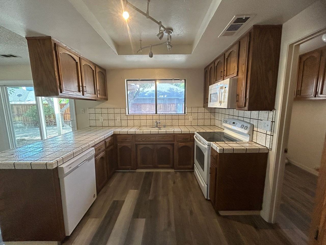 1246 Paseo Redondo Dr - Photo 3 of 32