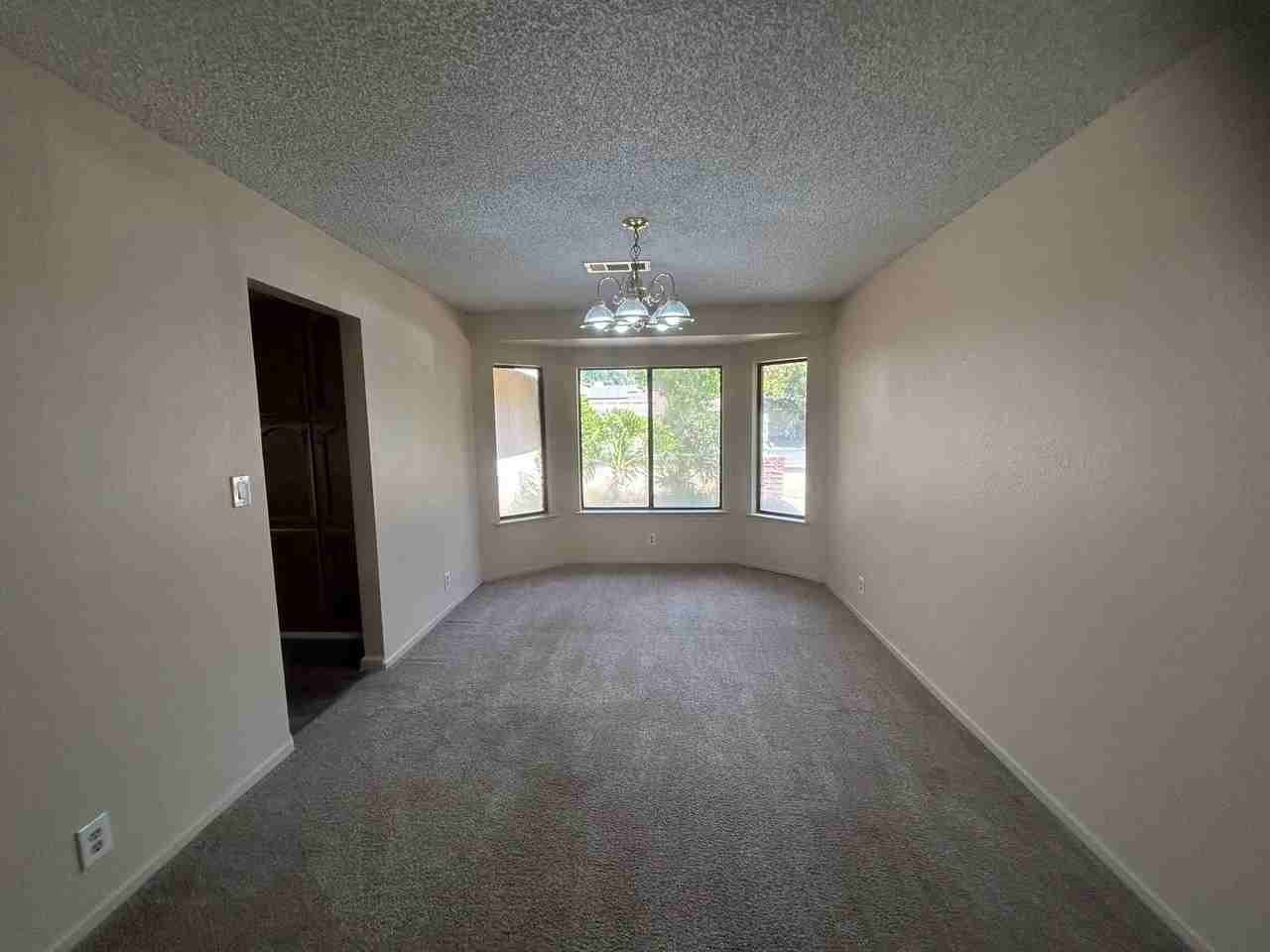 1246 Paseo Redondo Dr - Photo 6 of 32