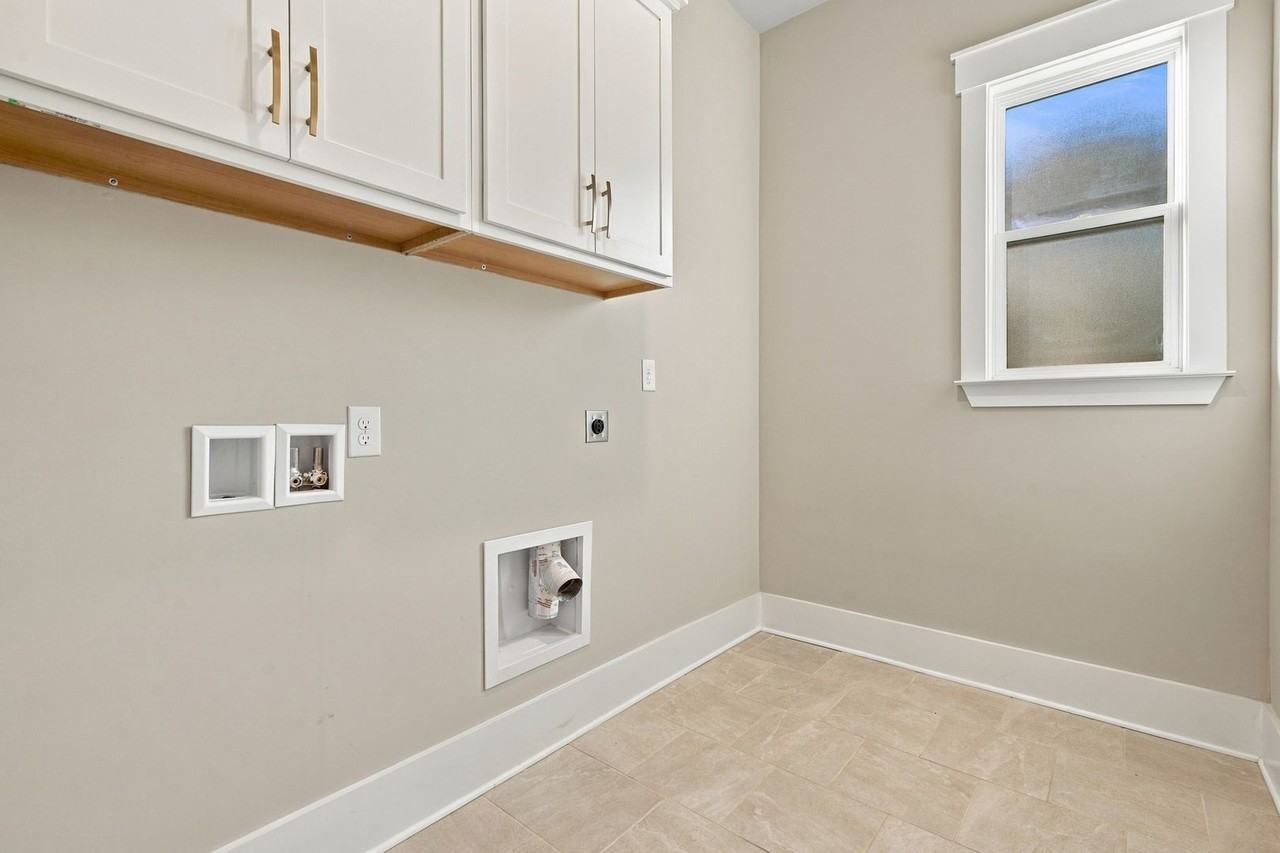 240 Farmhouse Dr - Photo 4 of 18