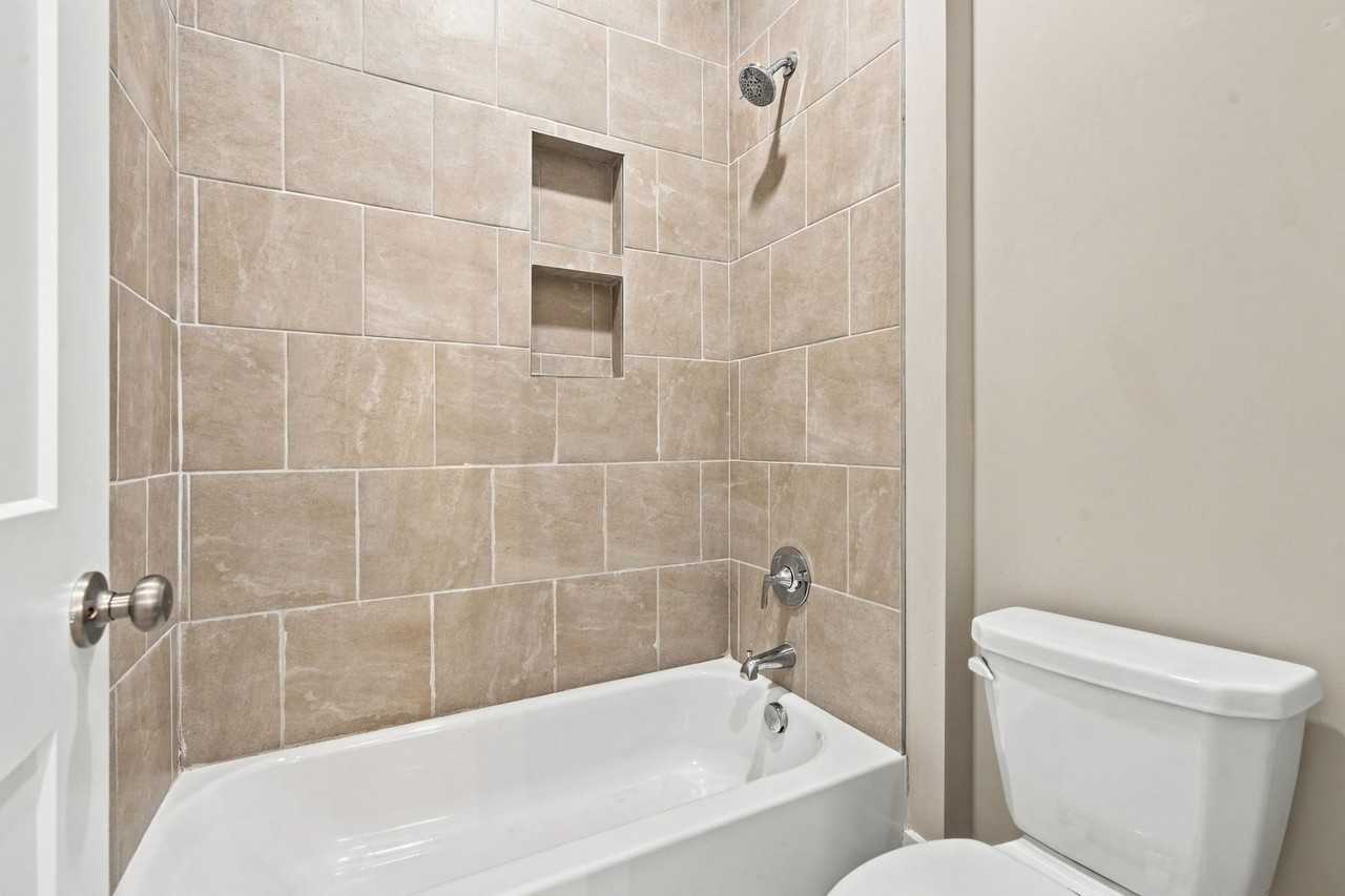 240 Farmhouse Dr - Photo 6 of 18