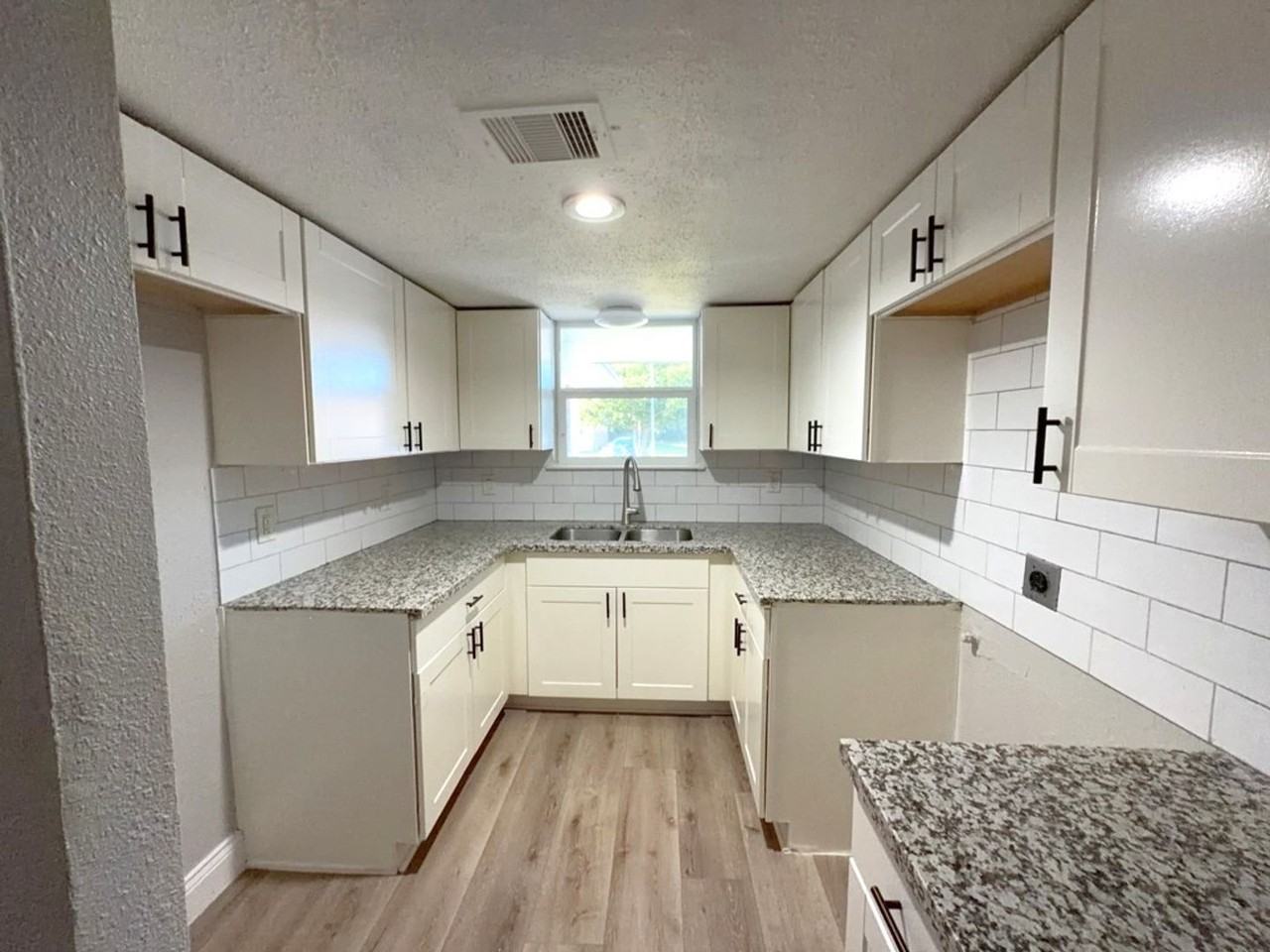 1442 Tarberry Rd - Photo 6 of 29