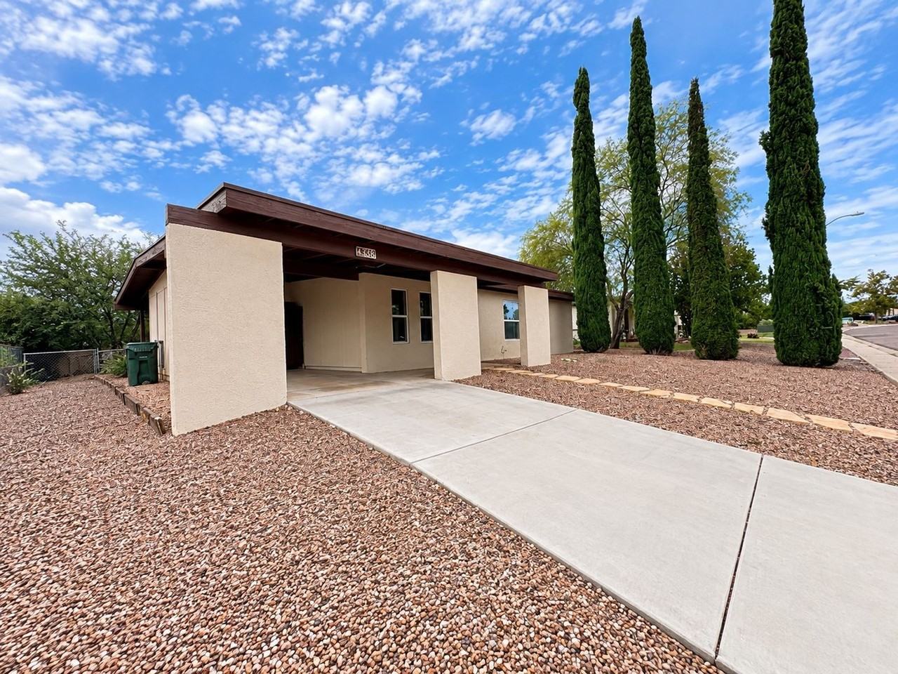 860 Catalina Dr - Photo 2 of 27