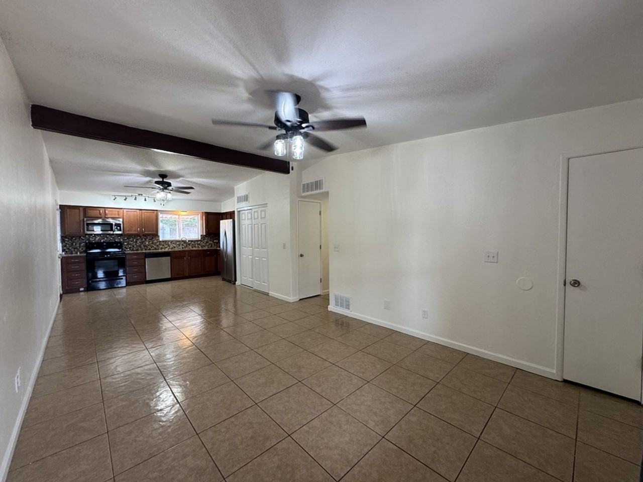 860 Catalina Dr - Photo 3 of 27