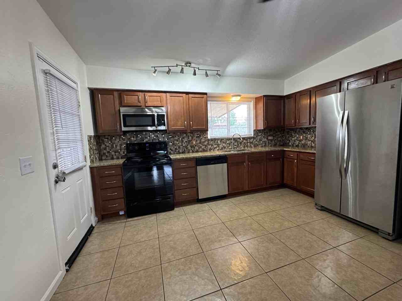 860 Catalina Dr - Photo 7 of 27