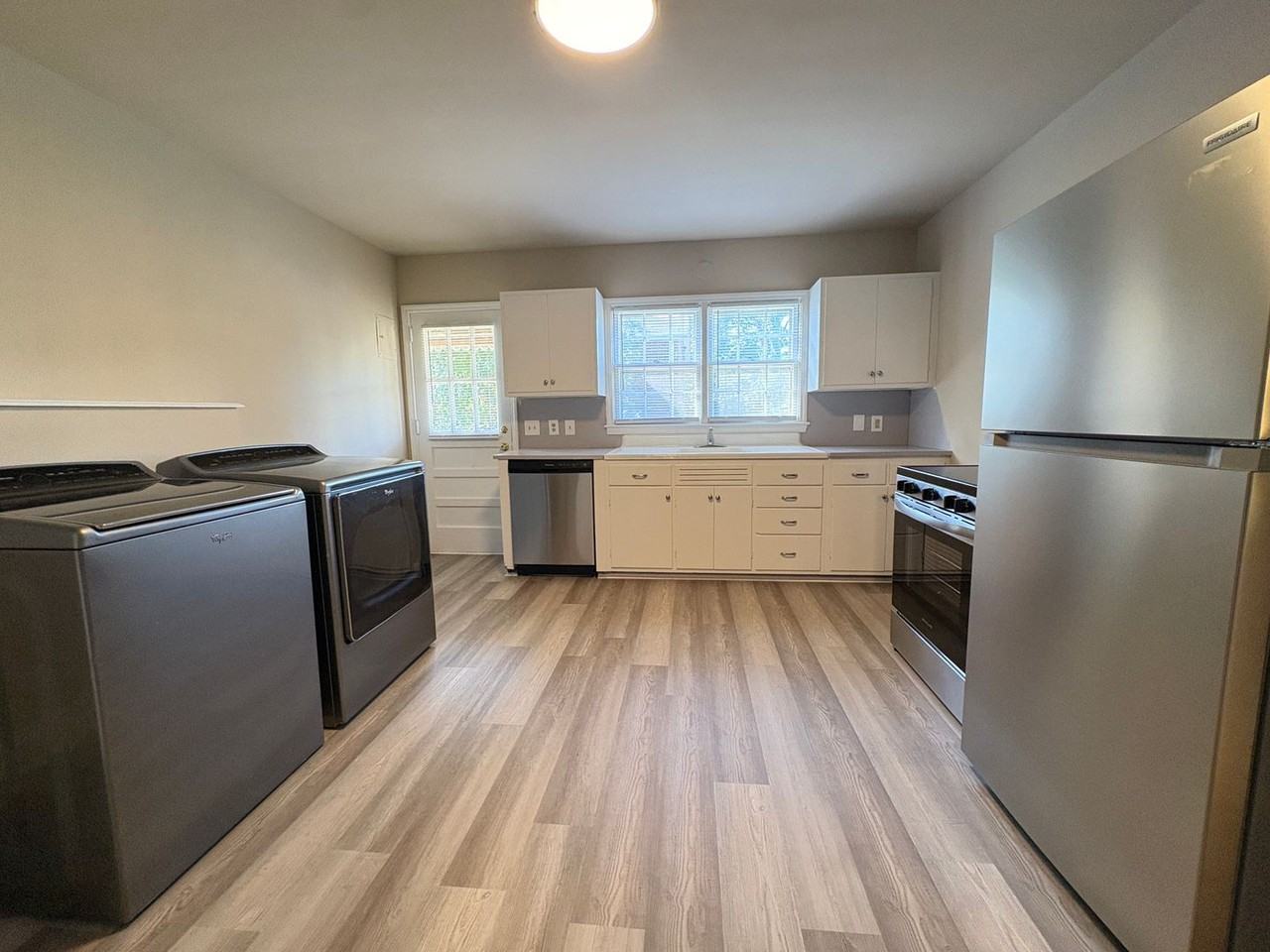 1915 Walker Ave #B - Photo 5 of 12