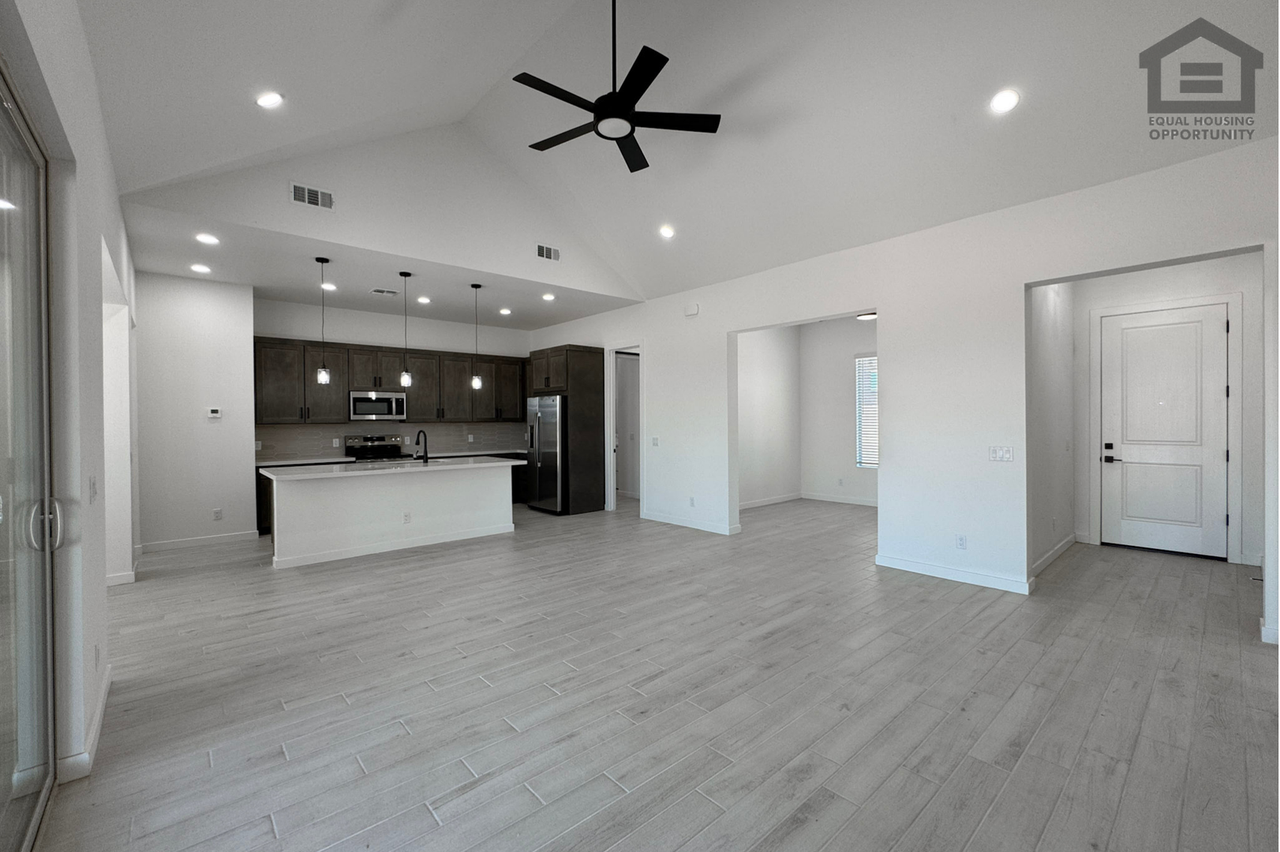 24045 N 197th Ave - Photo 5 of 37