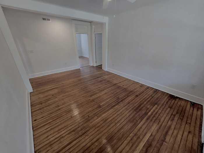 307 Bank St #C - Photo 4 of 9