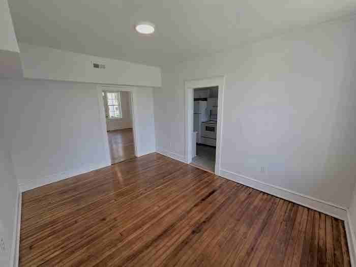 307 Bank St #C - Photo 6 of 9