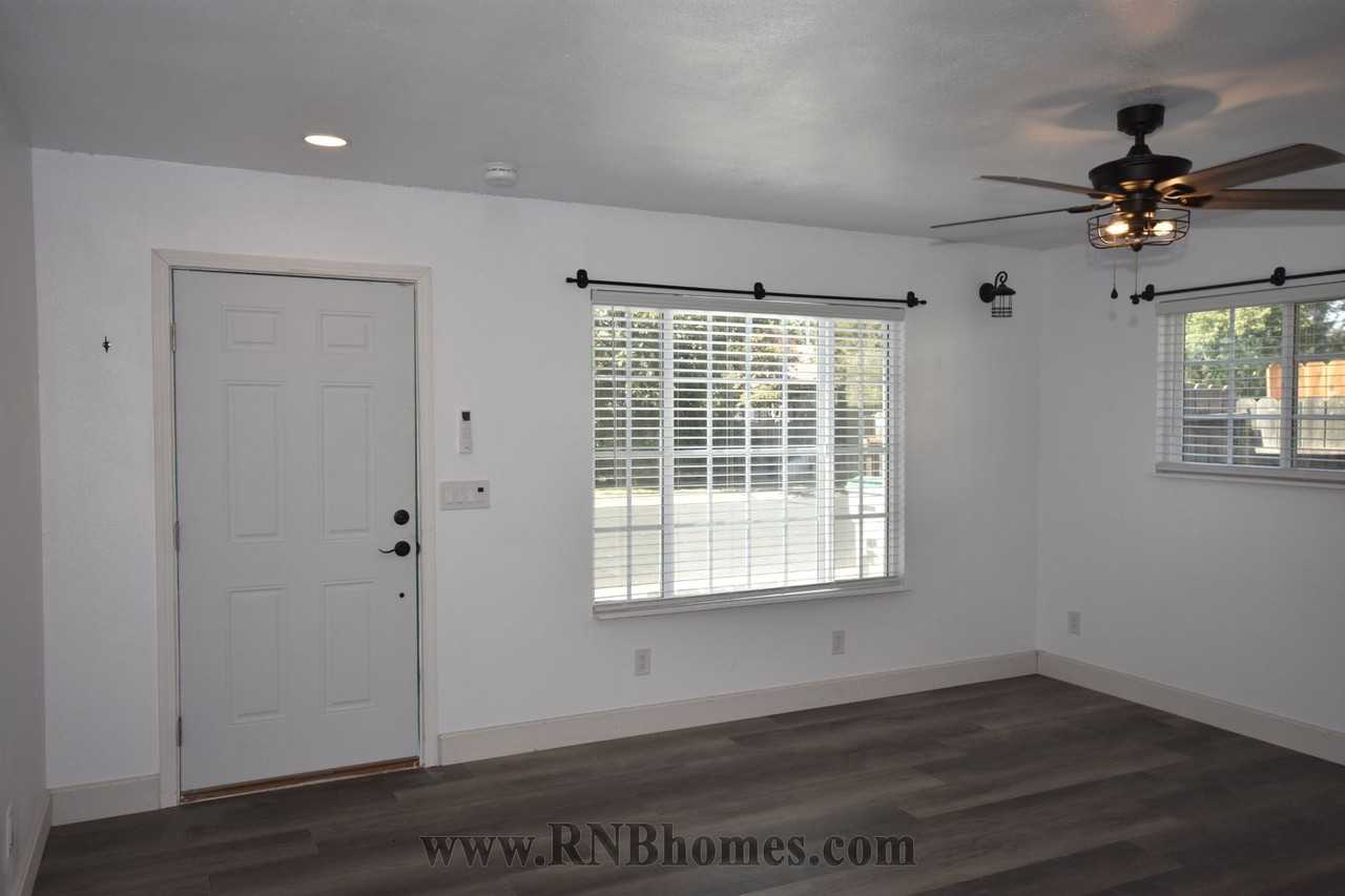 1554 Maryland Ave - Photo 3 of 8