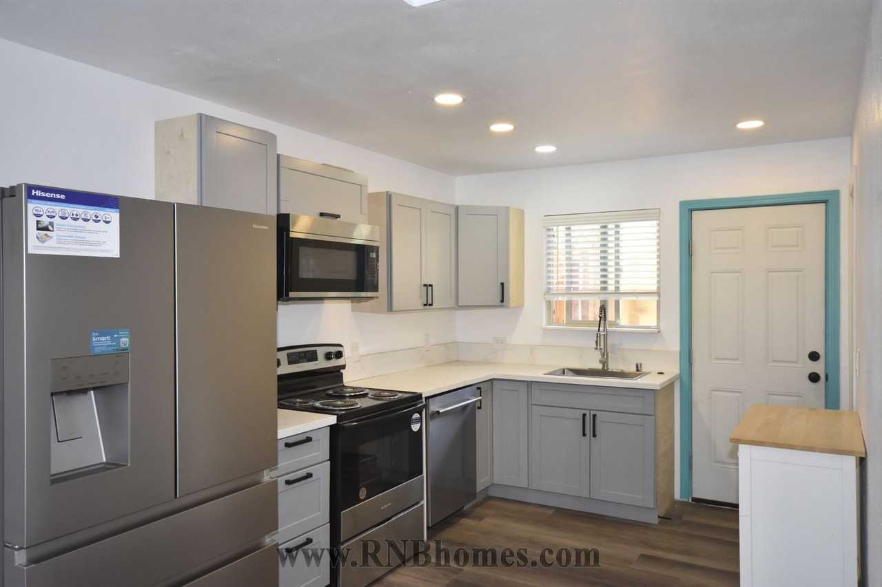 1554 Maryland Ave - Photo 5 of 8