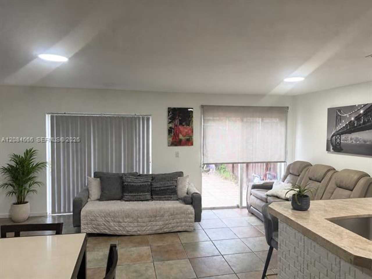 13917 13917 SW 175th Ter th 13917 - Photo 3 of 12