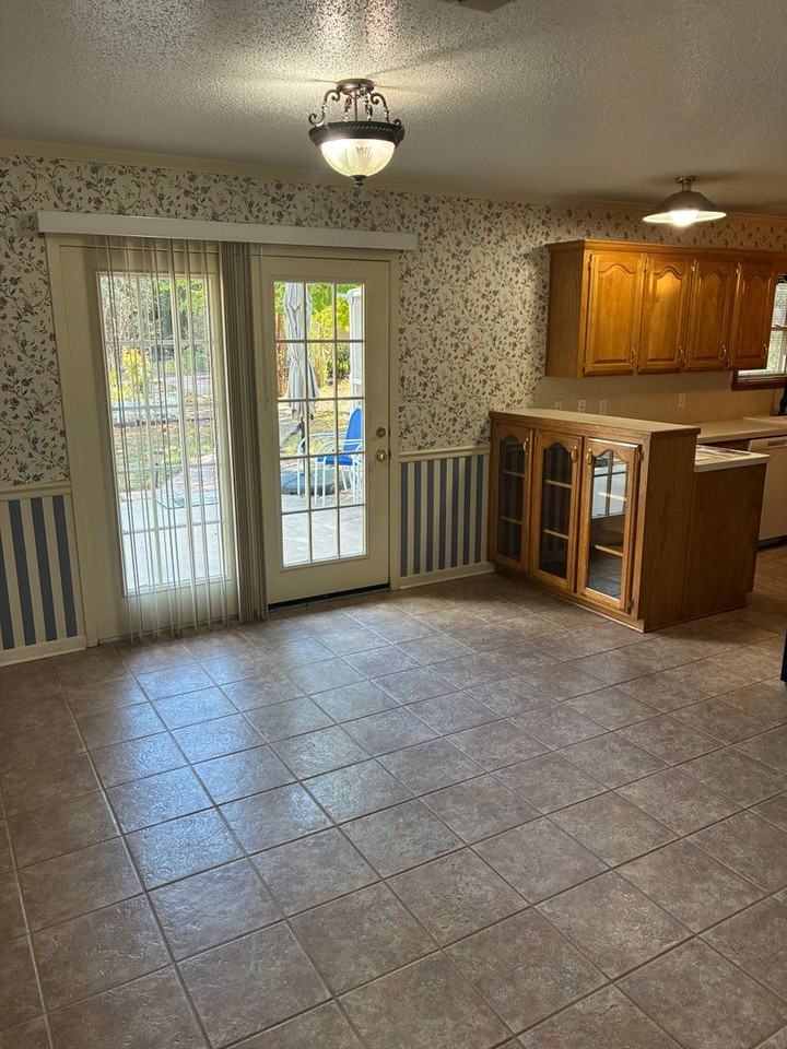 414 Walnut St - Photo 5 of 18
