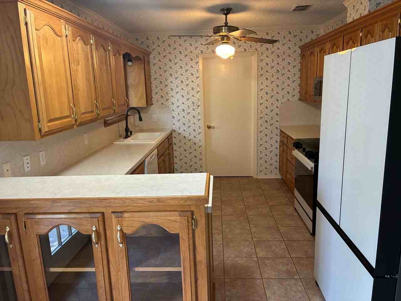414 Walnut St - Photo 6 of 18