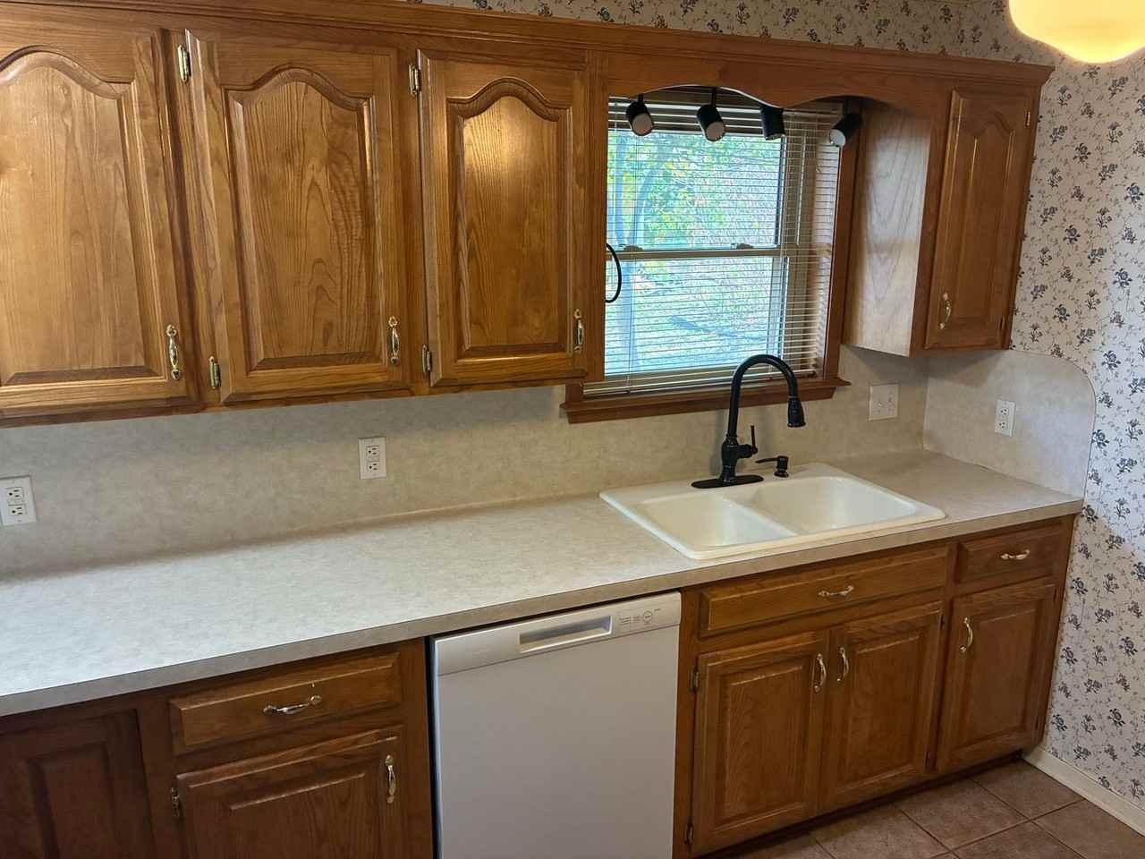414 Walnut St - Photo 7 of 18