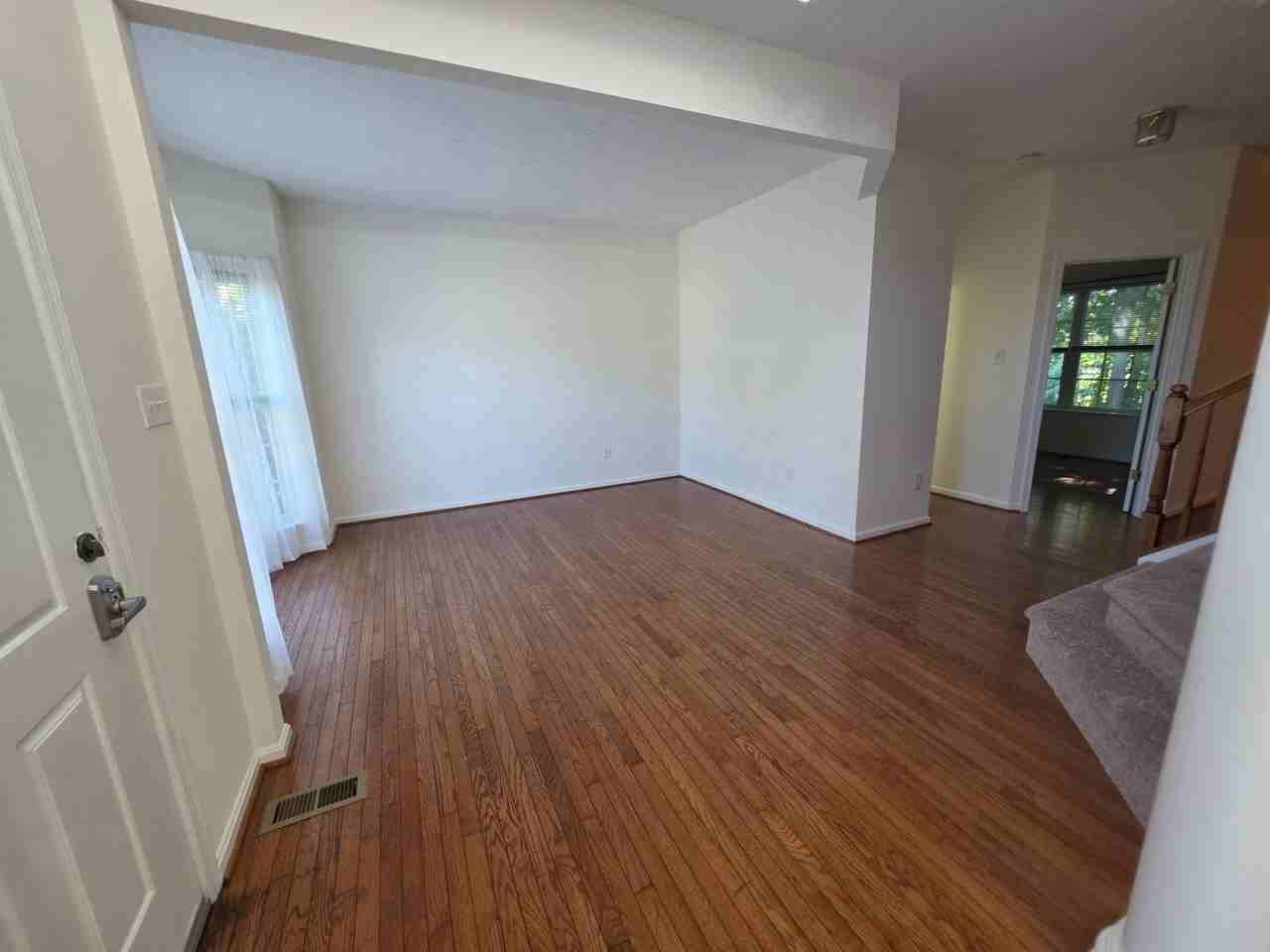 558 Windsong Dr - Photo 4 of 28