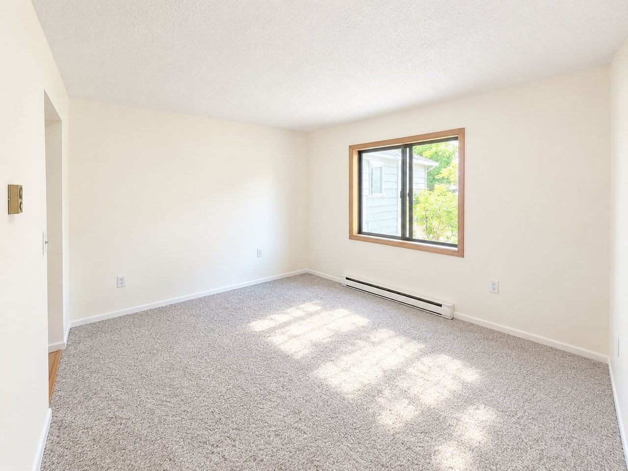 50 Hawthorne Cir - Photo 4 of 12