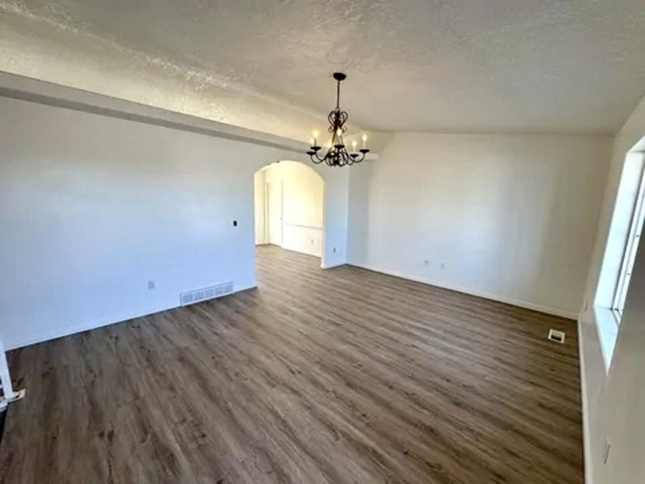 4468 N Pioneer Dr - Photo 3 of 23