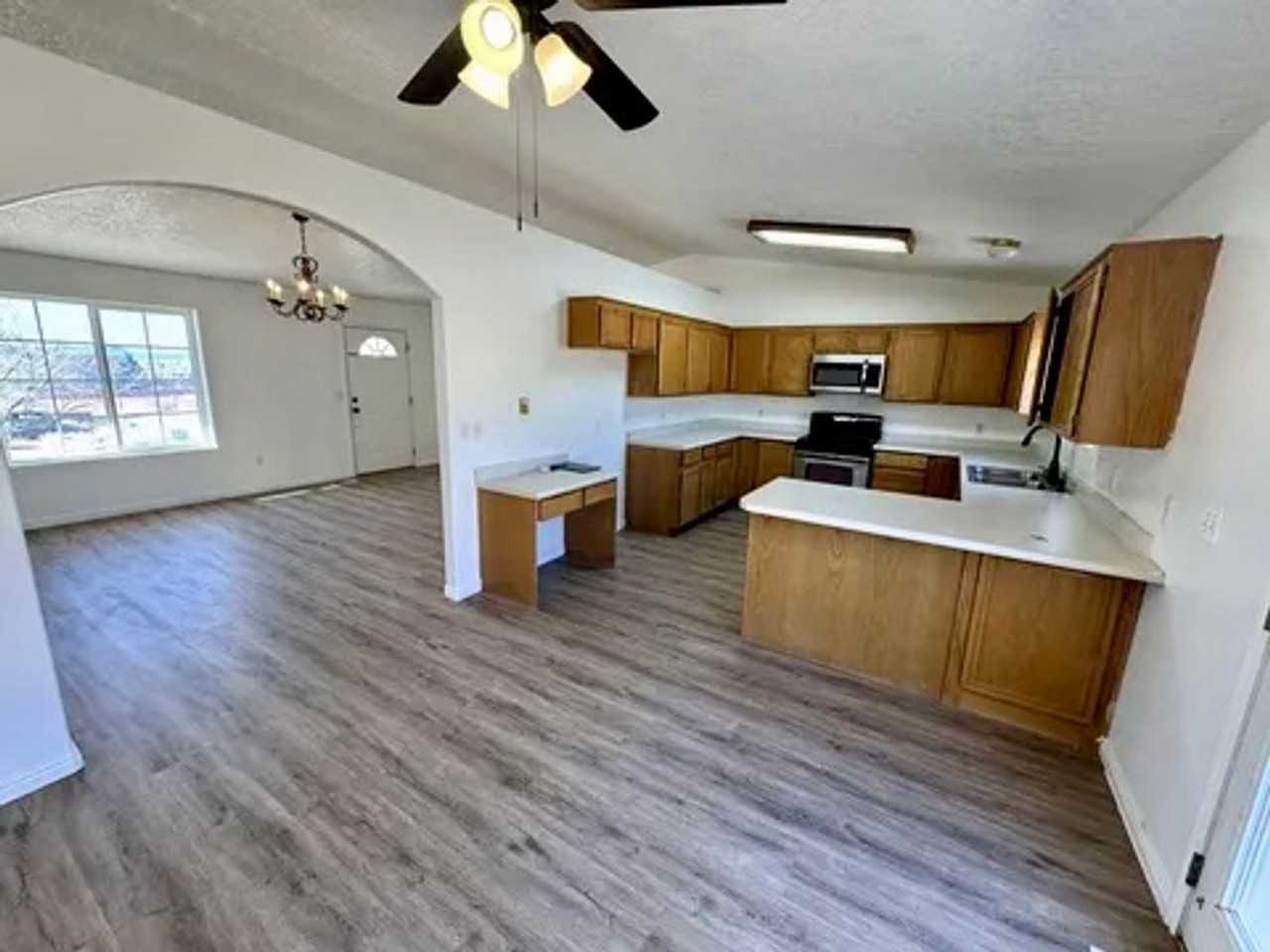 4468 N Pioneer Dr - Photo 5 of 23