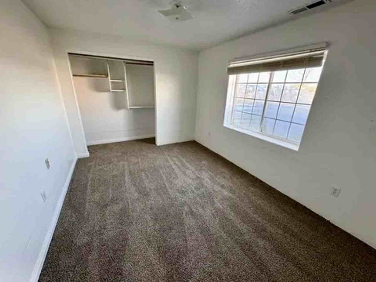 4468 N Pioneer Dr - Photo 6 of 23