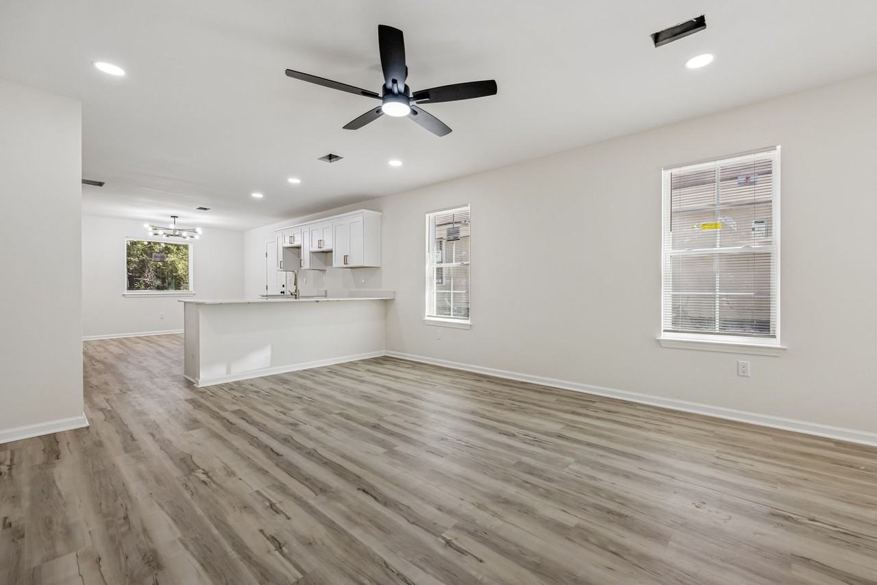 3366 Guernsey Ave - Photo 5 of 24