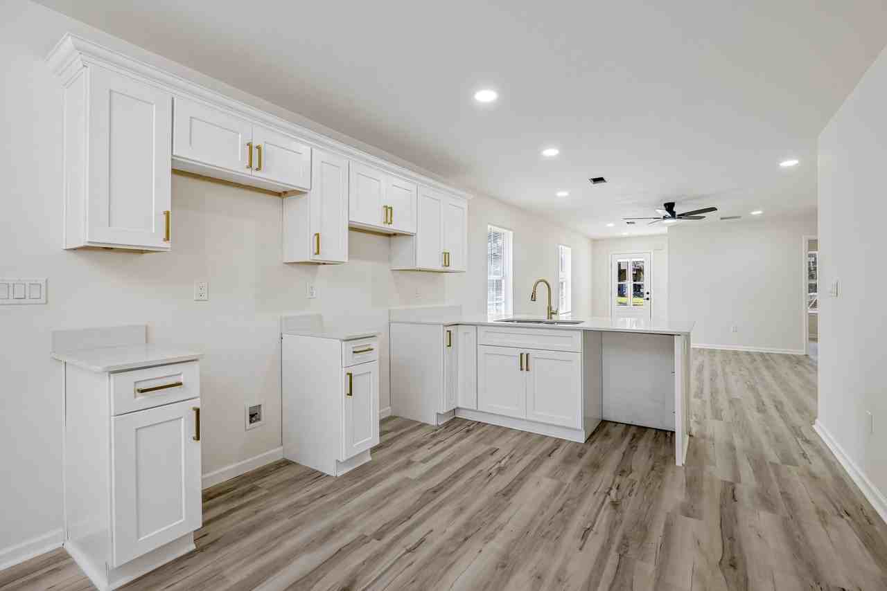3366 Guernsey Ave - Photo 7 of 24