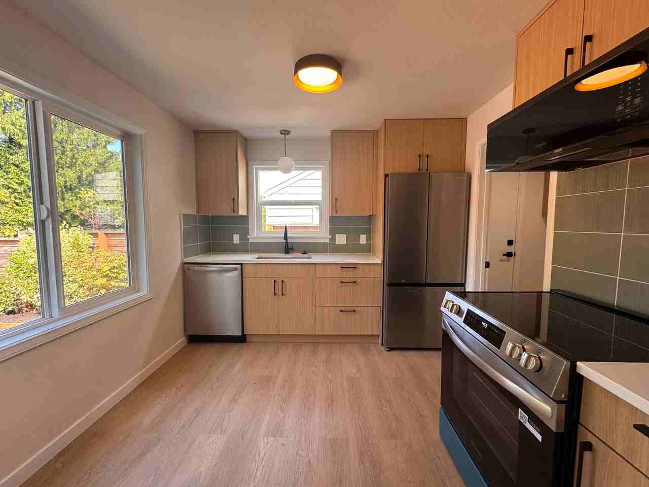 9230 21st Ave Sw - Photo 4 of 11