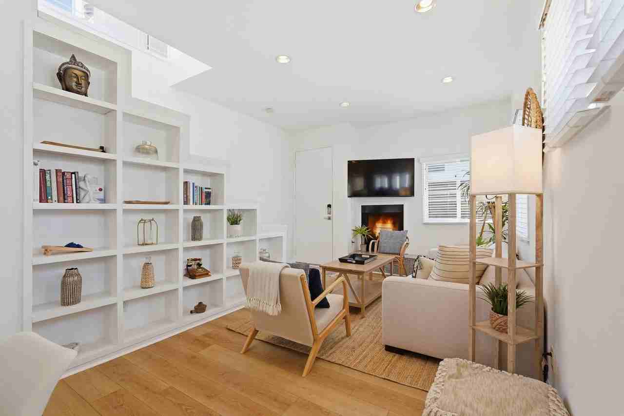 525 Venice Way - Photo 3 of 39