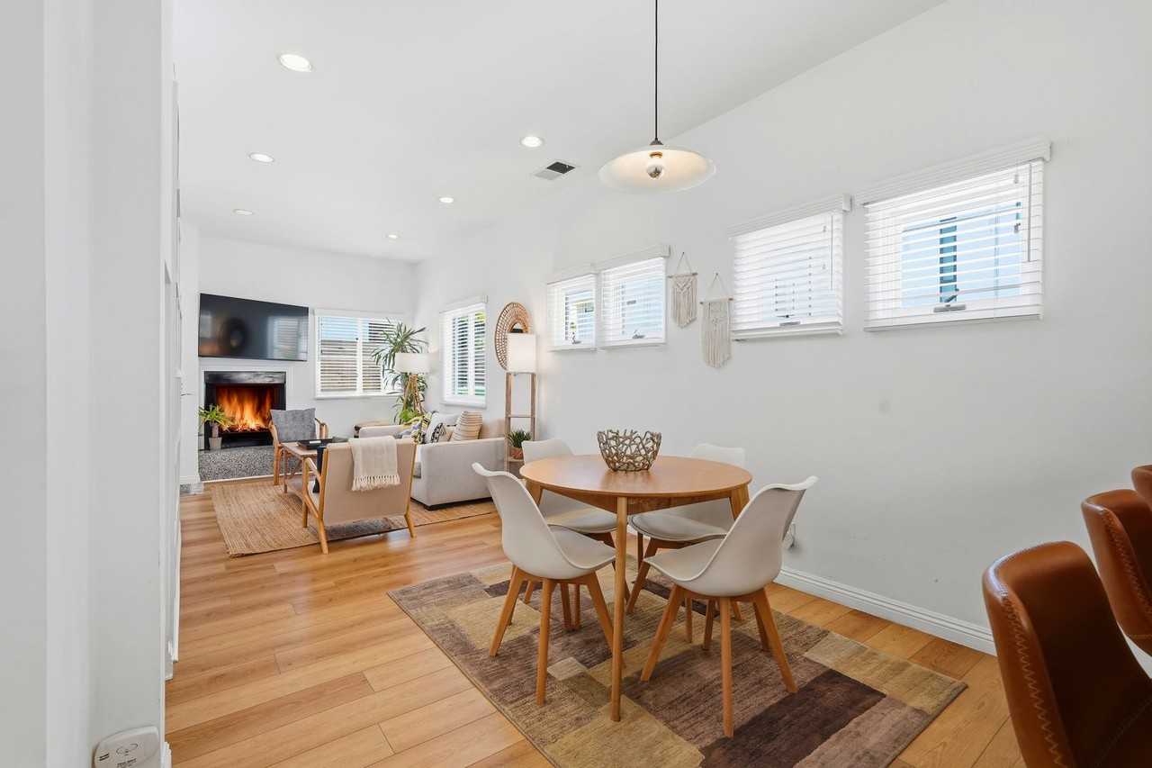 525 Venice Way - Photo 4 of 39