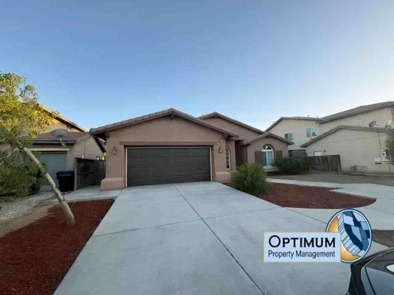 12765 Boeing Ct - Photo 2 of 29