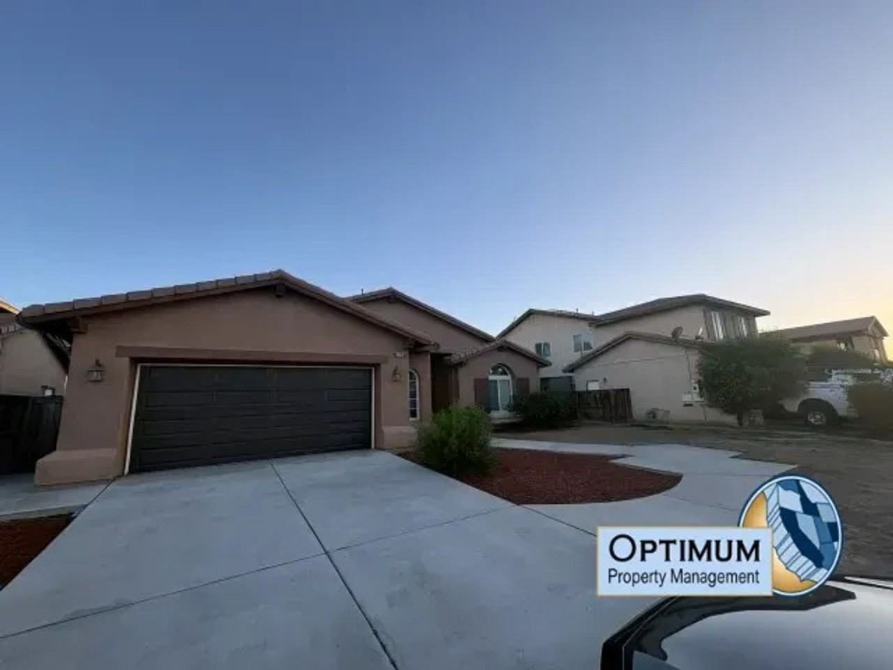 12765 Boeing Ct - Photo 3 of 29