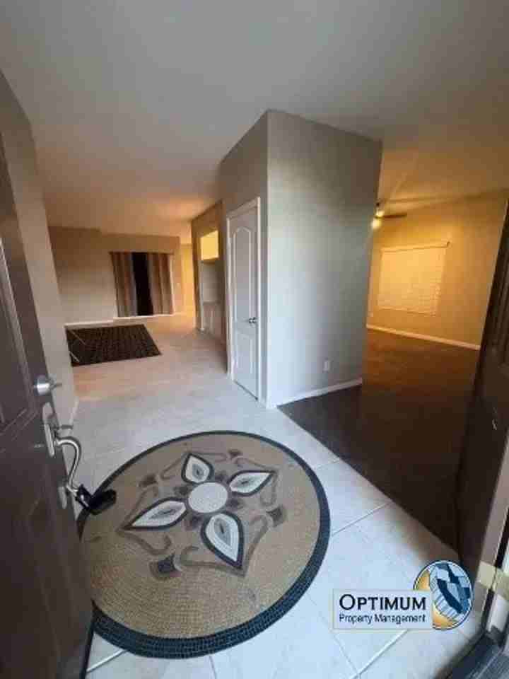 12765 Boeing Ct - Photo 4 of 29