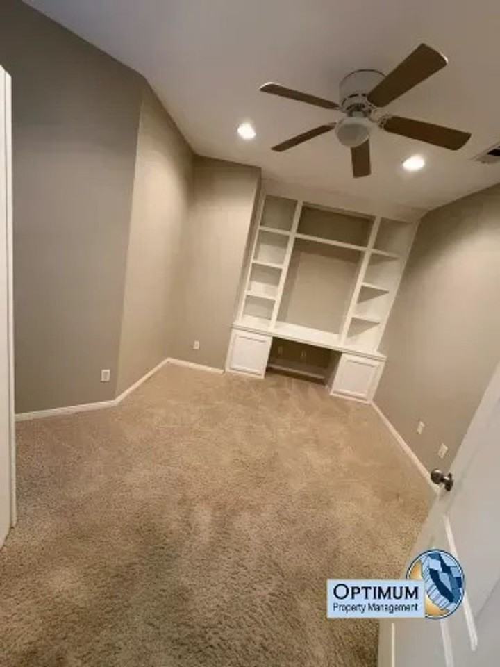 12765 Boeing Ct - Photo 7 of 29