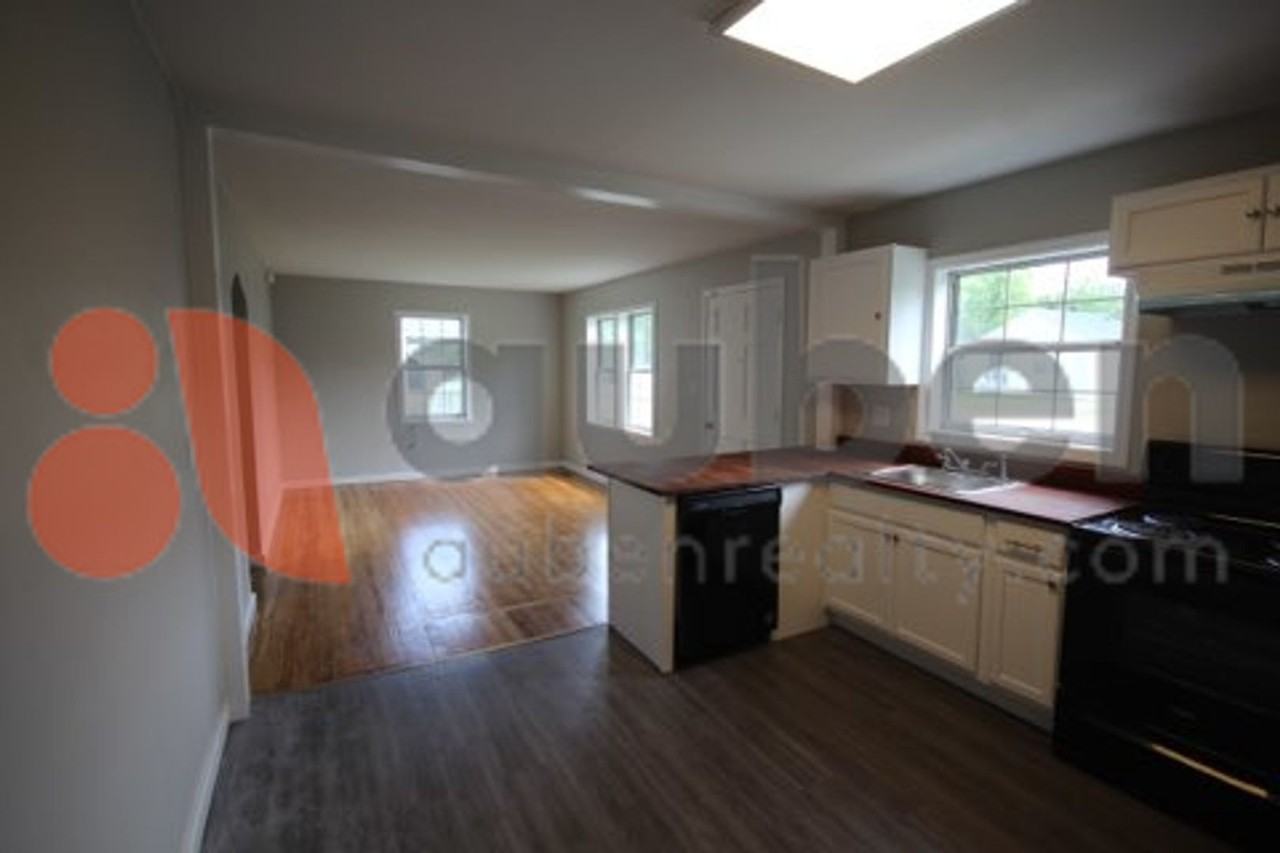 5003 Carolyn Ln - Photo 3 of 9