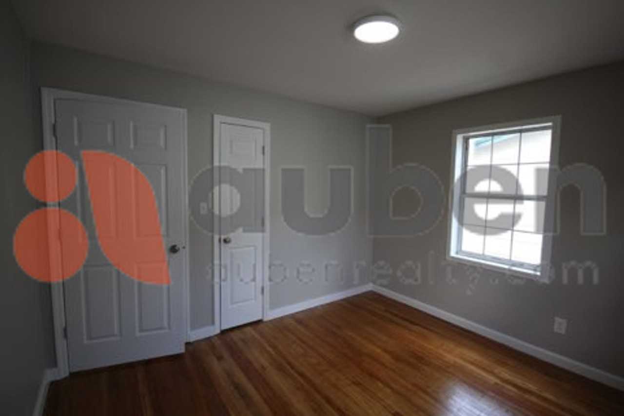 5003 Carolyn Ln - Photo 4 of 9