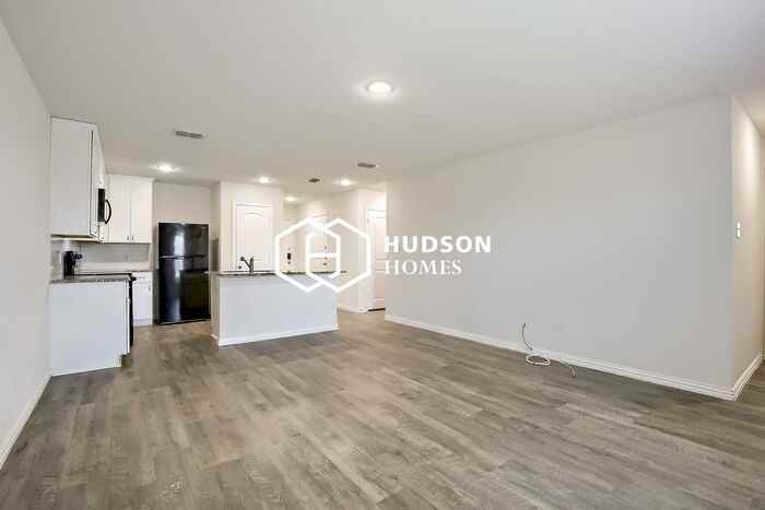 2721 William St - Photo 4 of 14